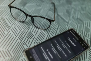 تطبيقات الذكاء الاصطناعي المجانية: chatgpt