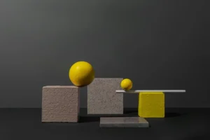 أشكال هندسية على الطاولة